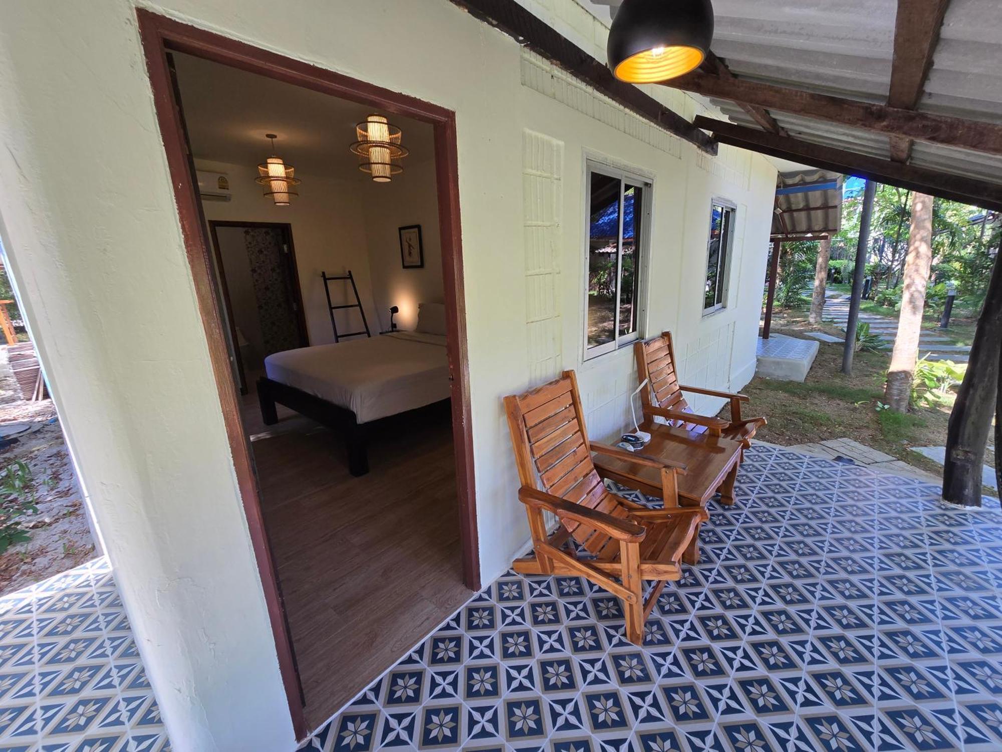 Hotel The Blue Gecko Ko Lanta Esterno foto