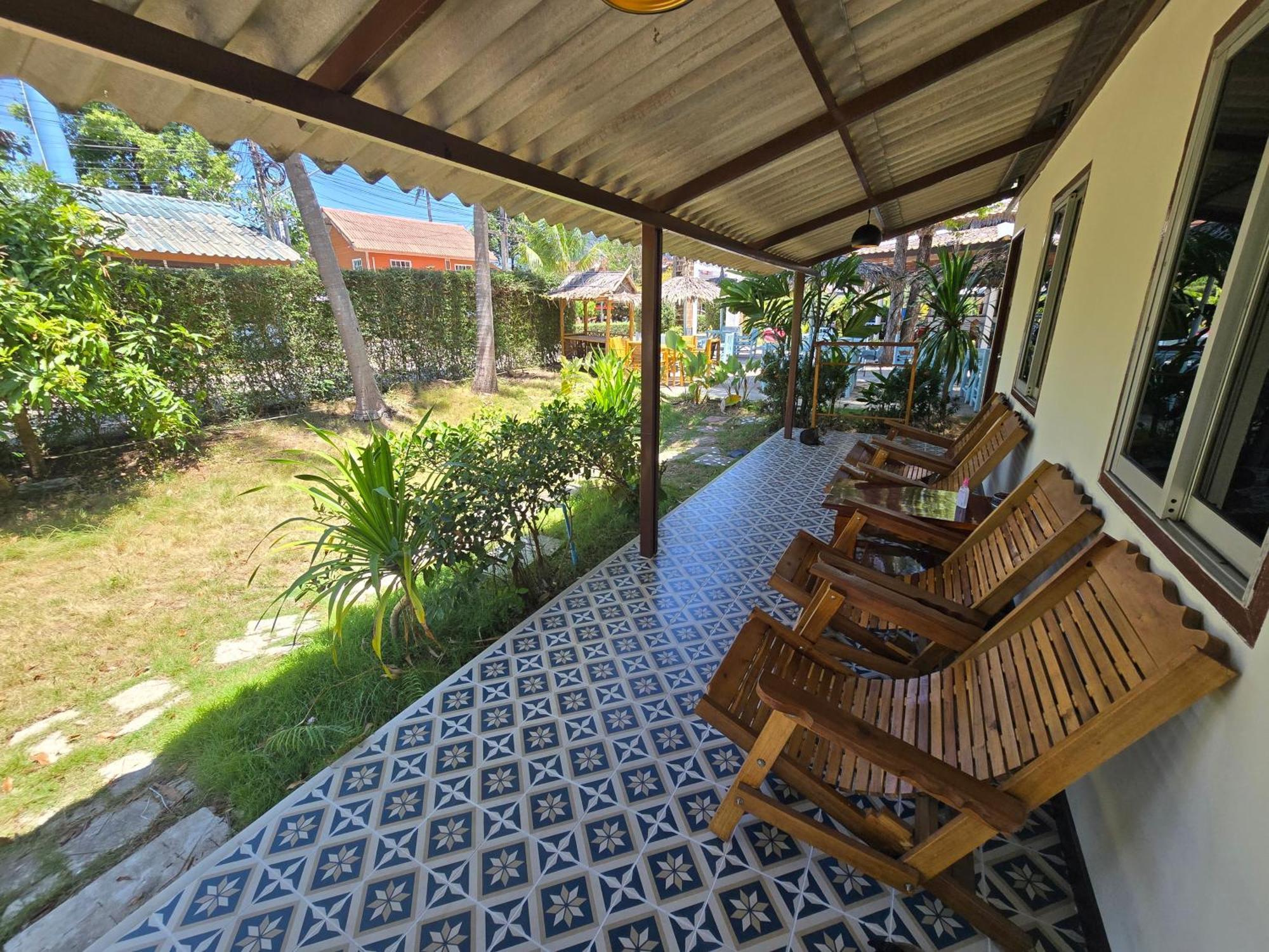 Hotel The Blue Gecko Ko Lanta Esterno foto